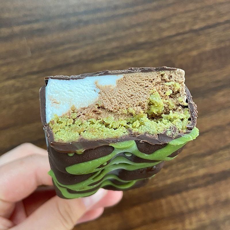How do buyers review the raspberry-chocolate item